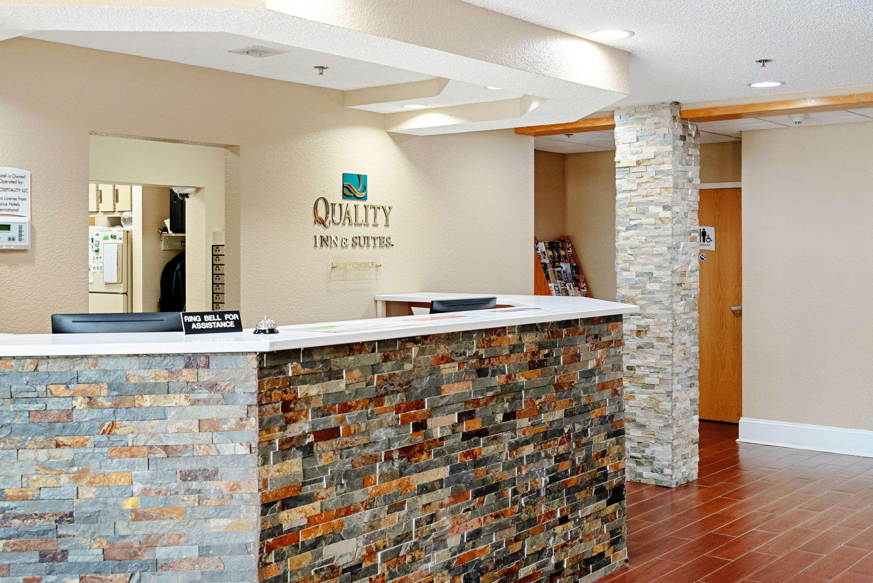 Quality Inn & Suites Robbinsville Exterior photo